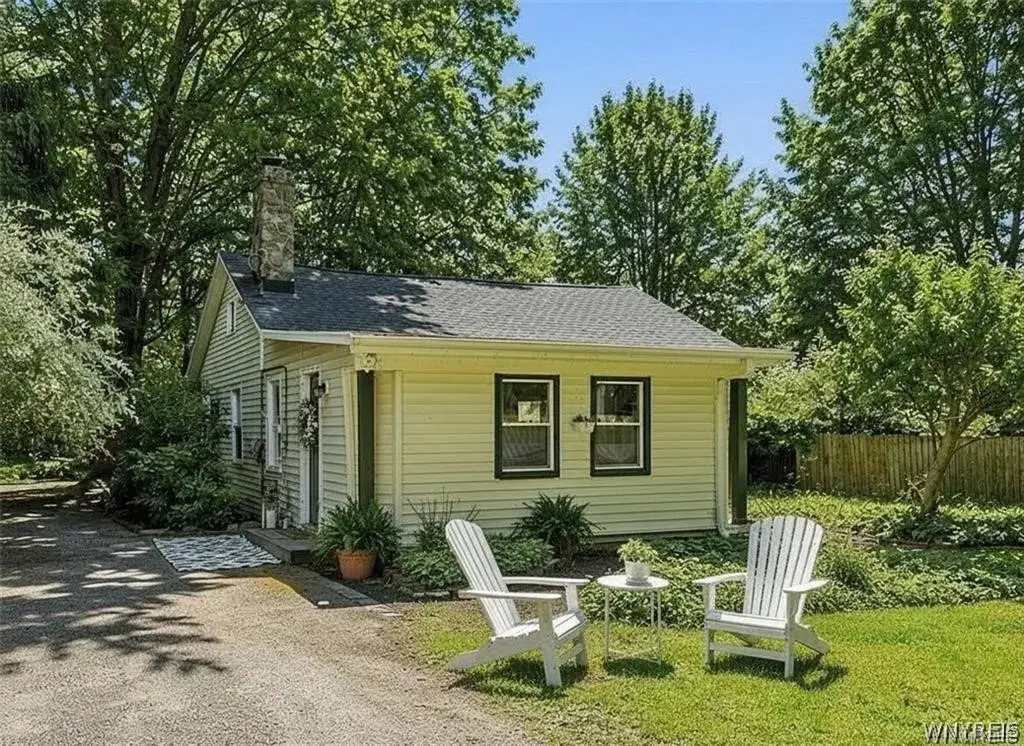 5875 Lakeview Terrace, Hamburg