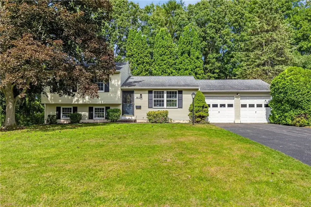 163 Peakview Drive, Henrietta