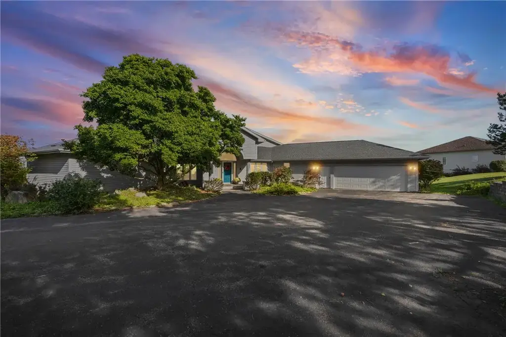 1431 State Route 444, Victor
