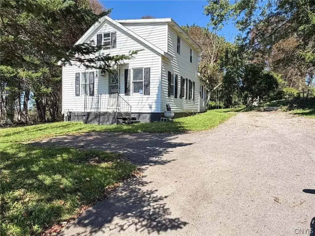 9481 Sessions Road, New Hartford