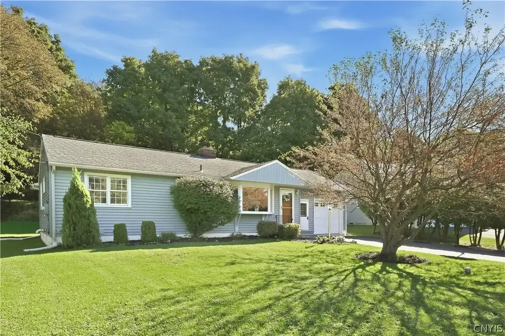 106 Mansfield Drive, Camillus