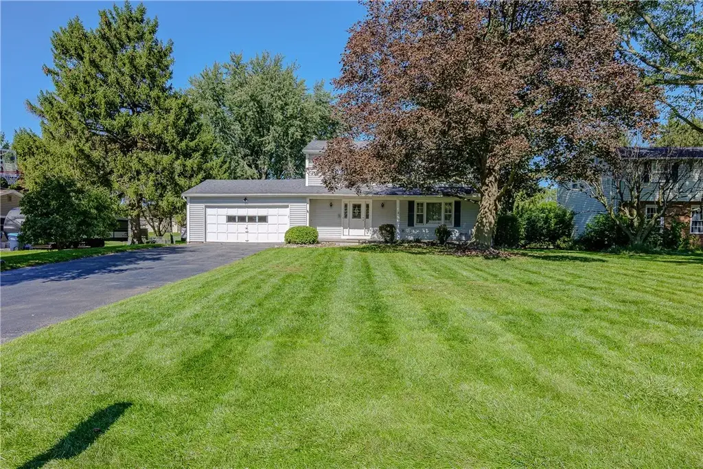 96 Havenshire Rd, Penfield