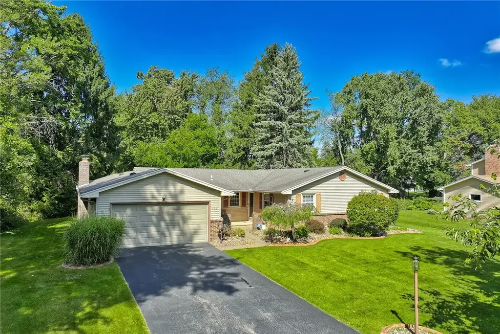792 Hightower, Webster