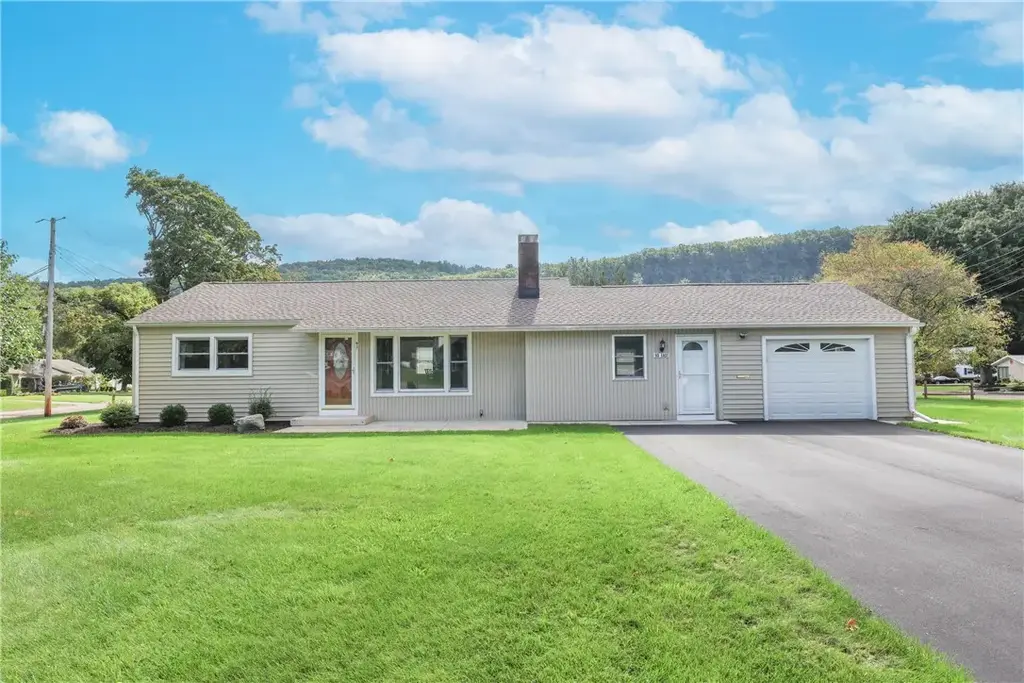 93 Greenridge Drive E, Elmira