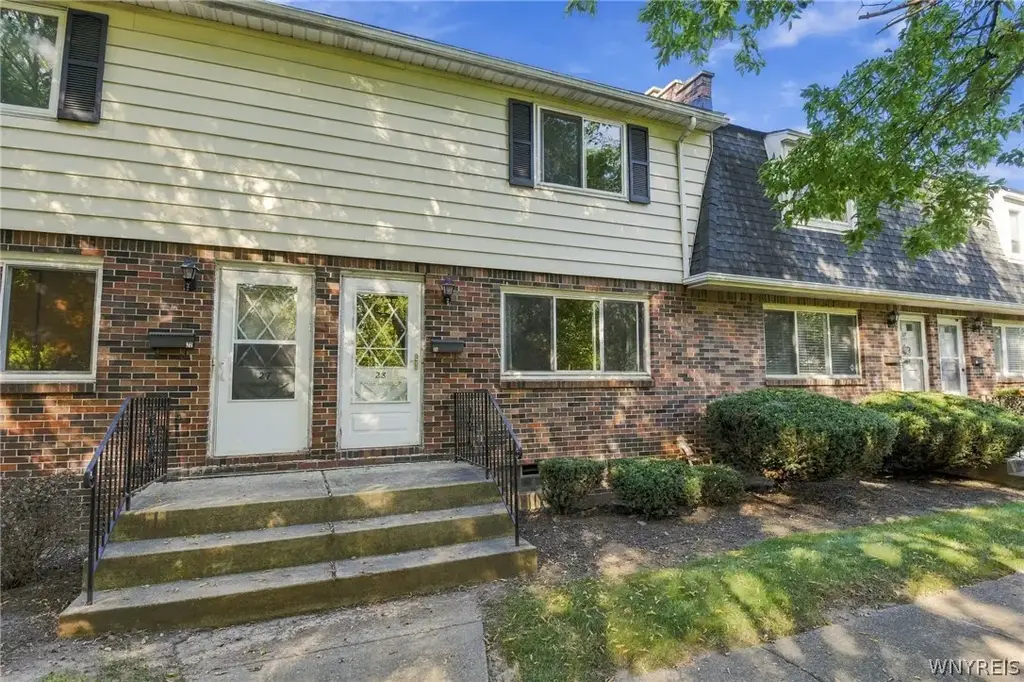 28 Stoneledge Court, Amherst