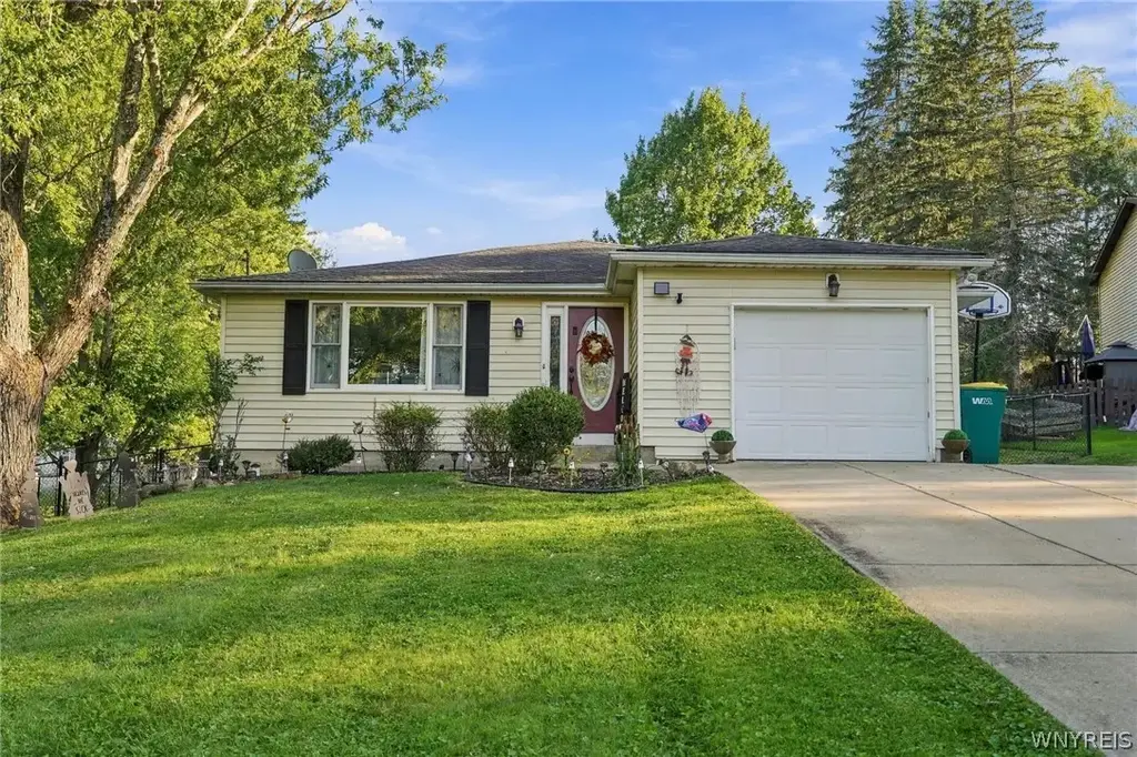 21 Fairlawn Court, Aurora