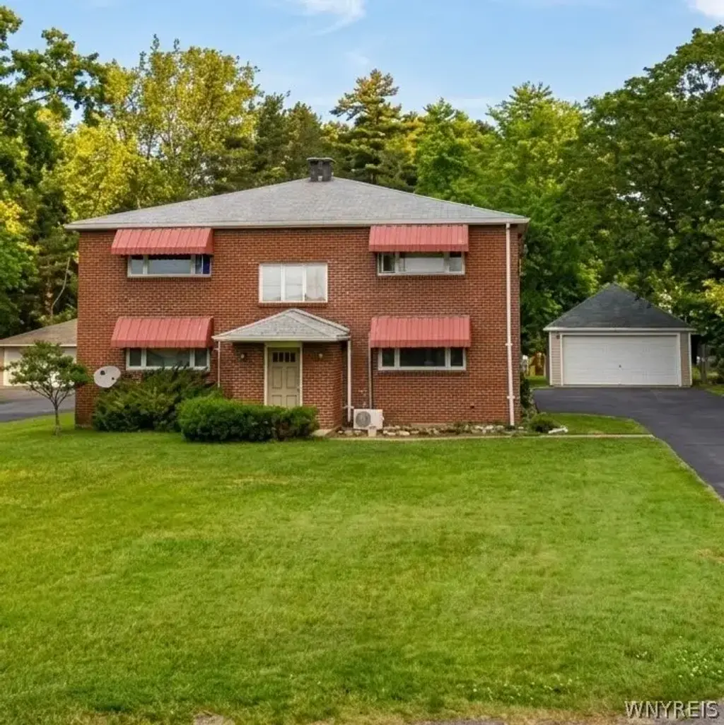 1700 Orchard Park Road, West Seneca