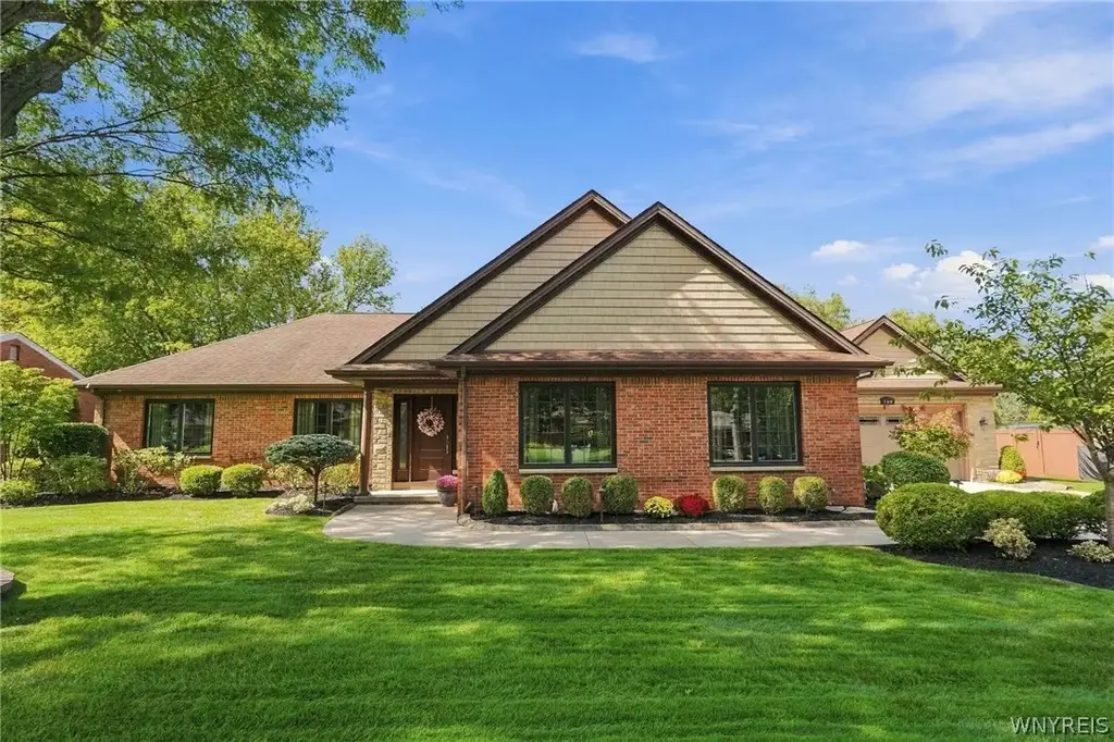 180 Troy Del Way, Amherst