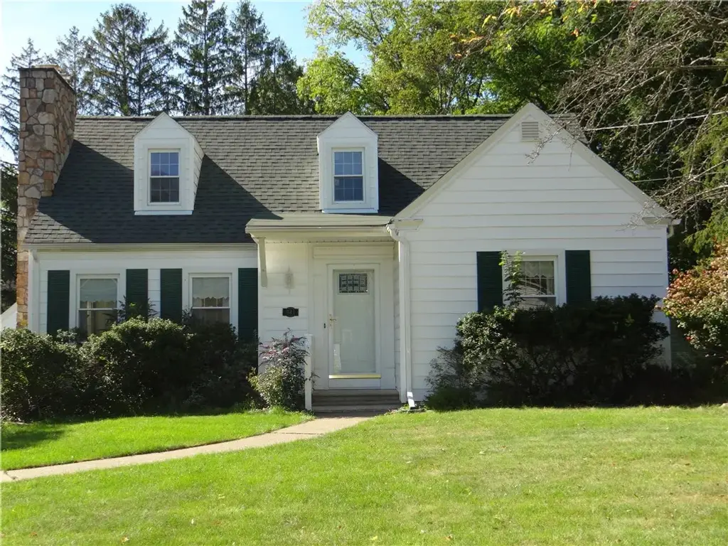 341 Larchmont Road, Elmira