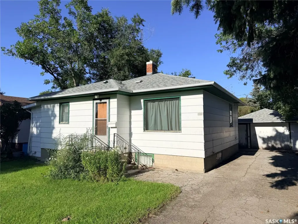 121 Empire Road, Assiniboia