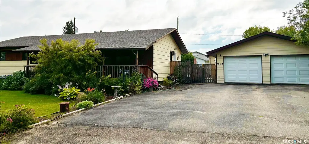 912 Railway Avenue, Loon Lake