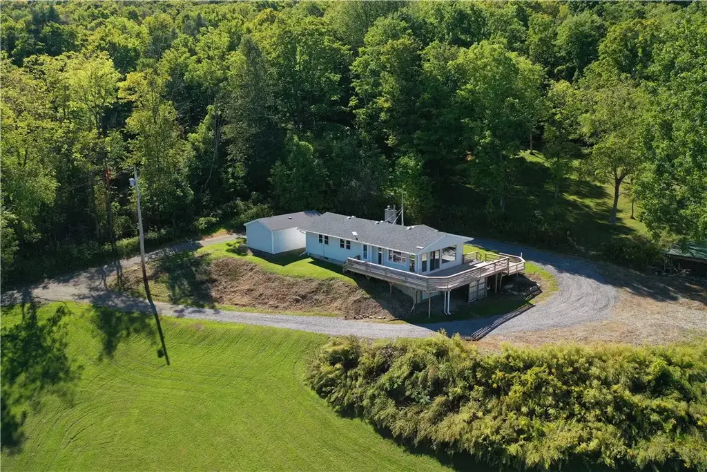 7554 Feather Street, Springwater