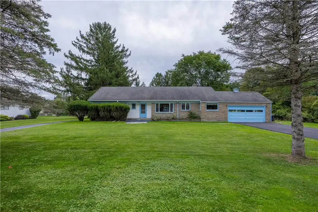 47 Hillcrest Road, Elmira
