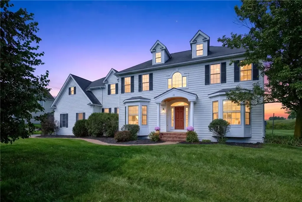 21 Turning Leaf Drive, Pittsford