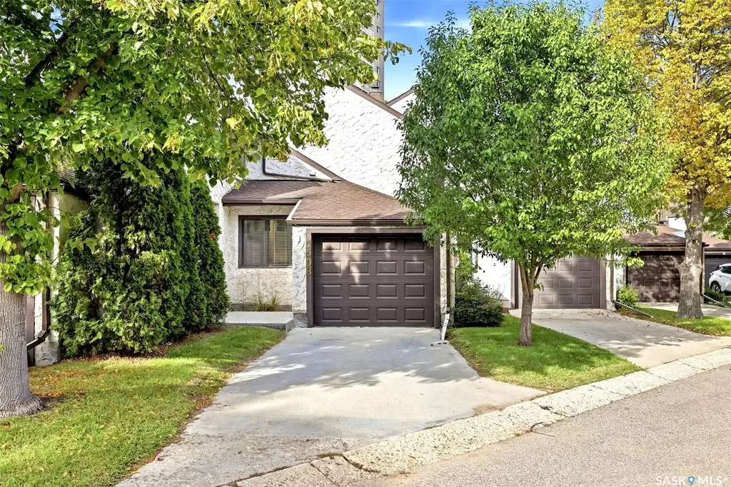 1508 Jubilee Avenue, Regina