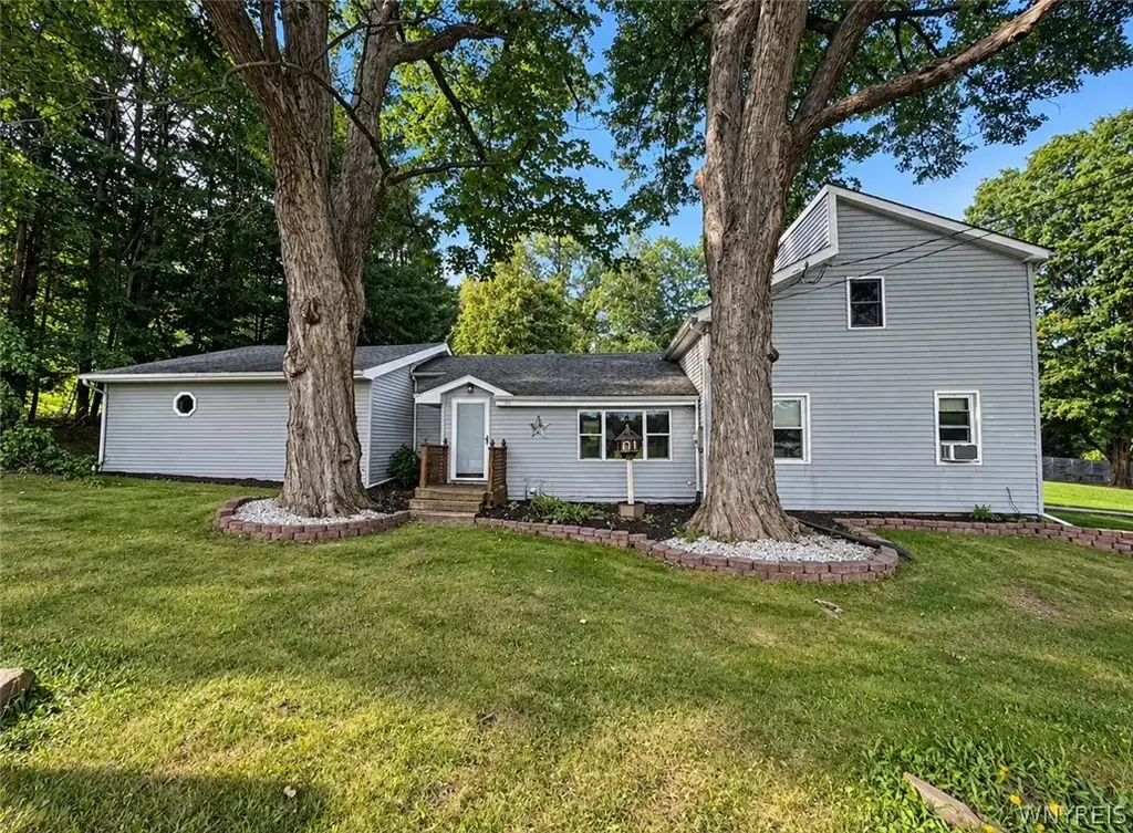1142 Folsomdale Road, Bennington