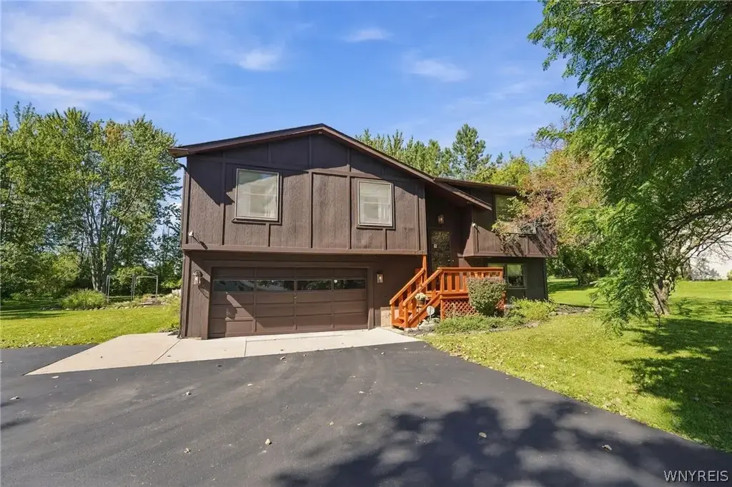 4824 Saint Joseph Drive, Lockport Town