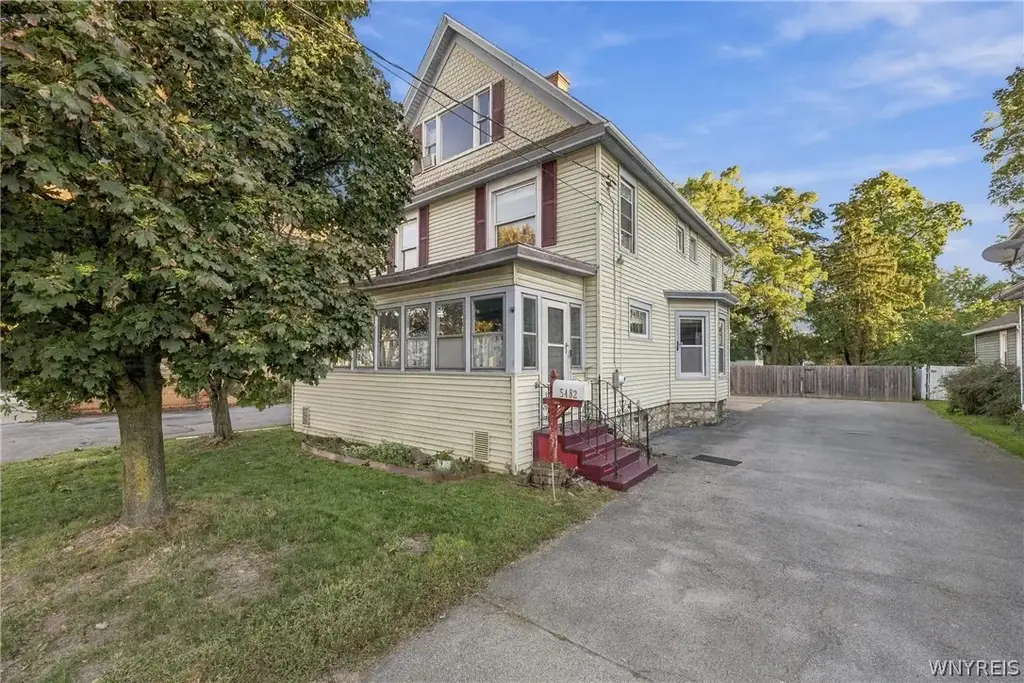 5482 Broadway Street, Lancaster
