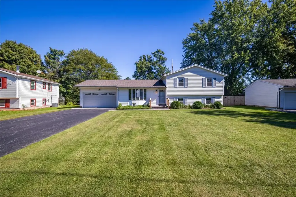 69 Cedarhurst Drive, Henrietta