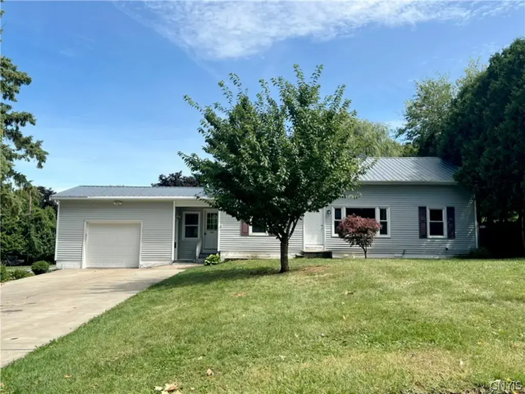 303 Tuttle Avenue, Lenox