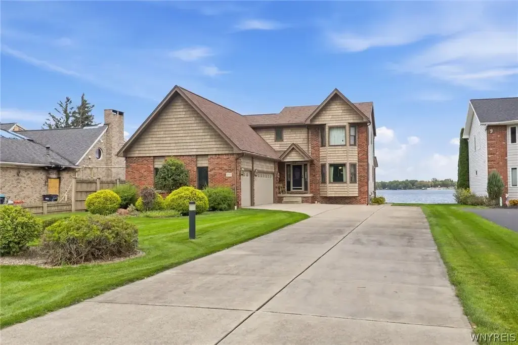3701 E River Road, Grand Island