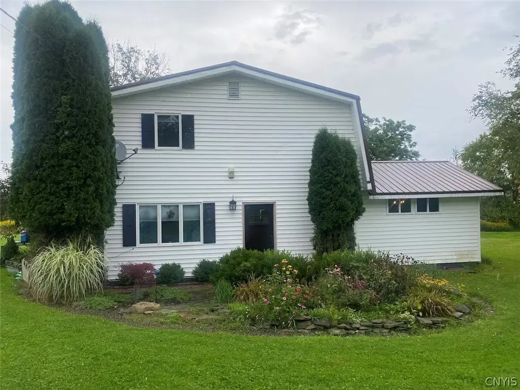 8578 County Road 15, Allen