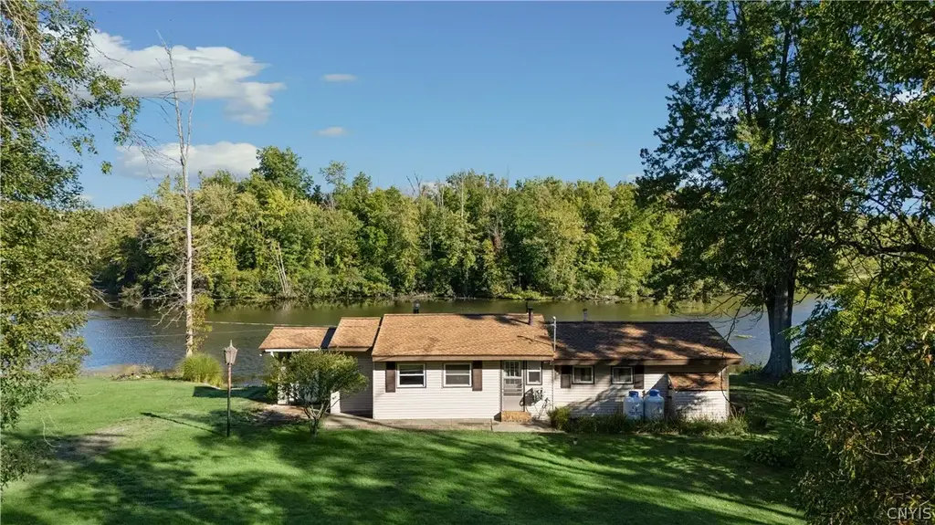 4563 Willow Lane, Clay
