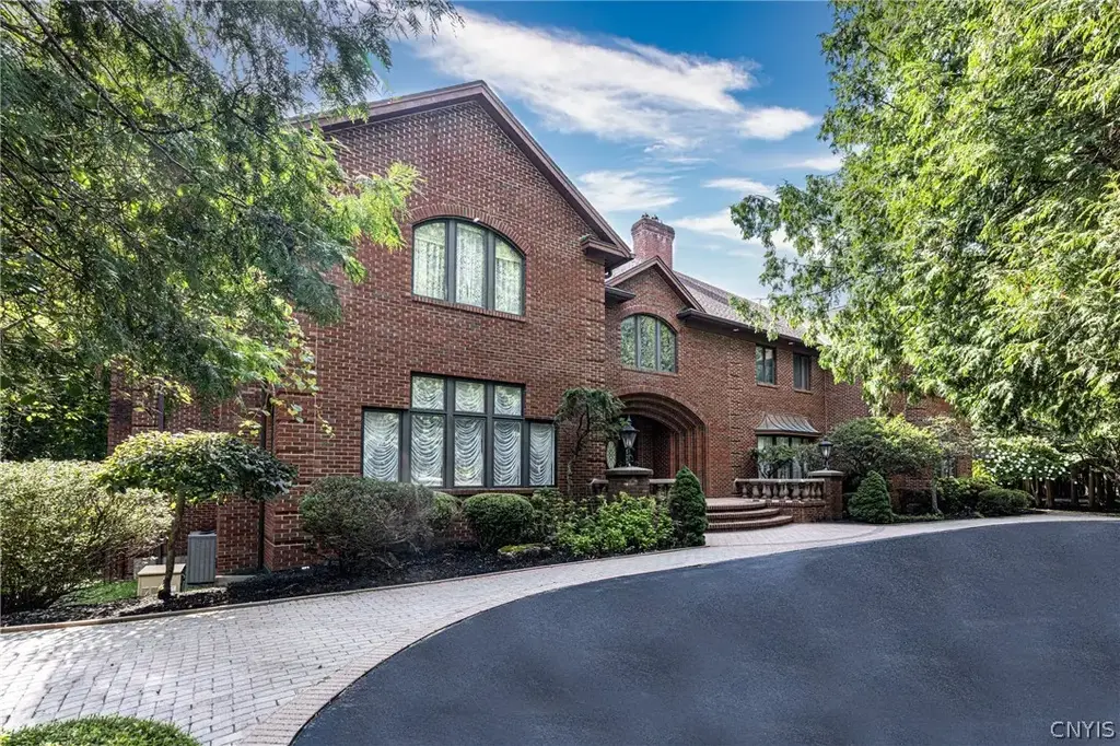 6907 Shalimar, DeWitt