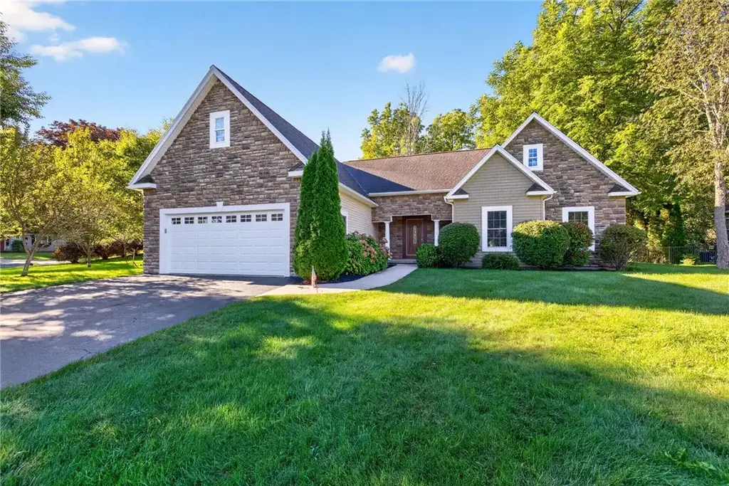 626 Brookstone, Webster