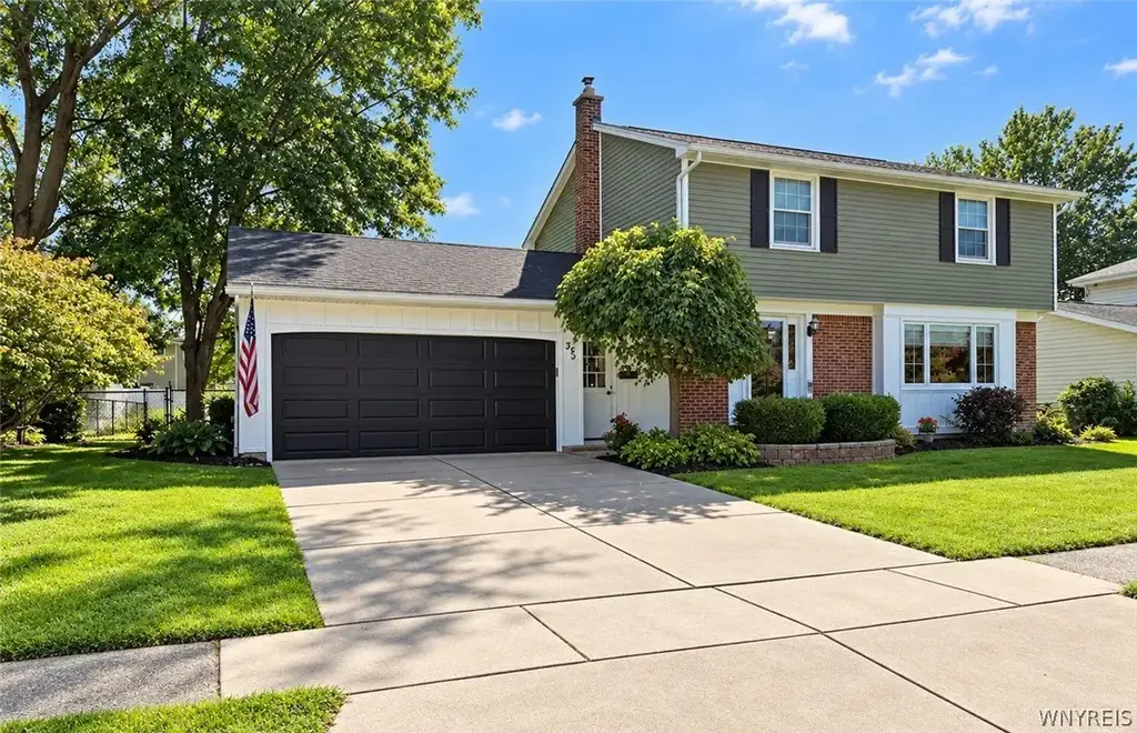 35 Treehaven Road, West Seneca