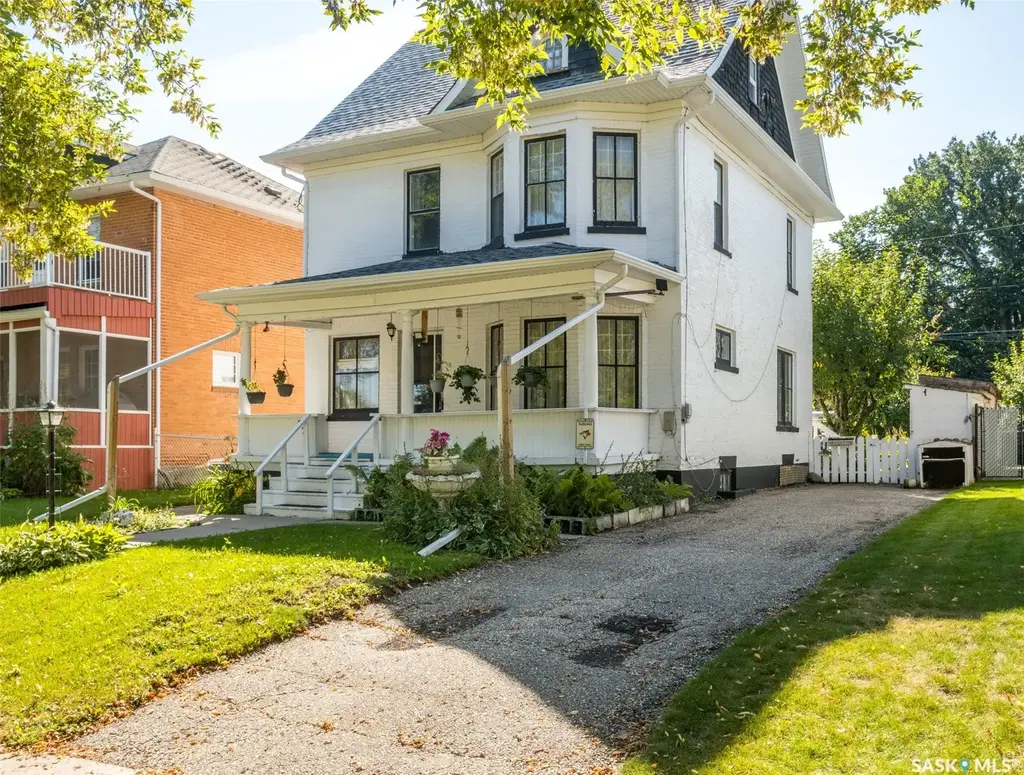 221 21st Street W, Prince Albert
