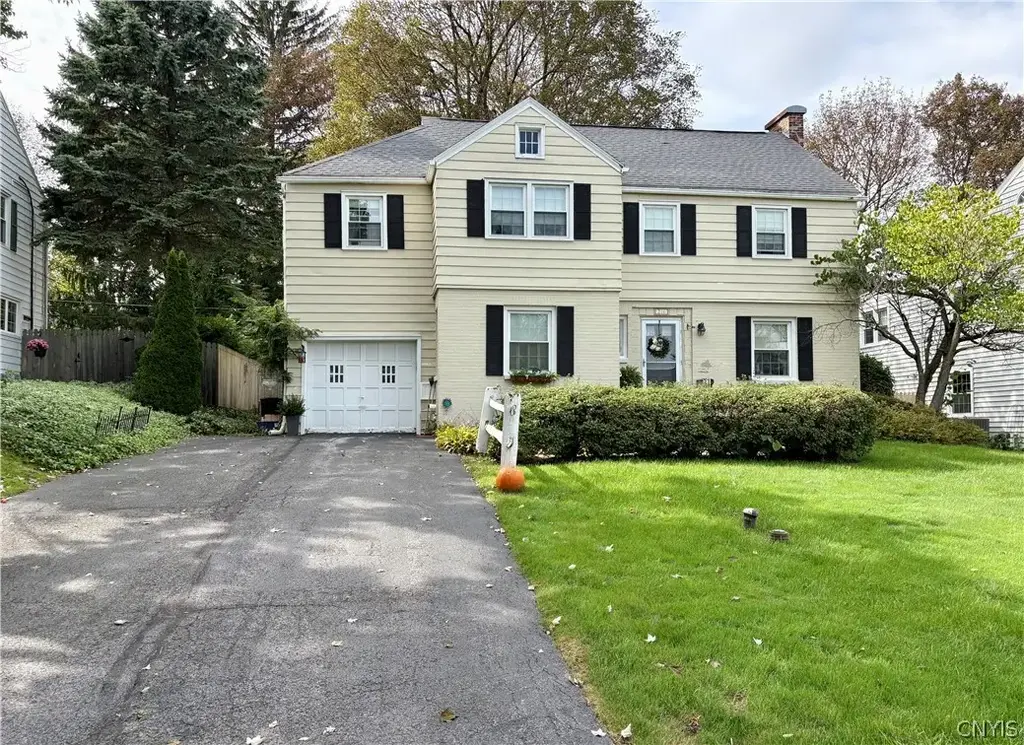 216 Haddonfield Drive, DeWitt