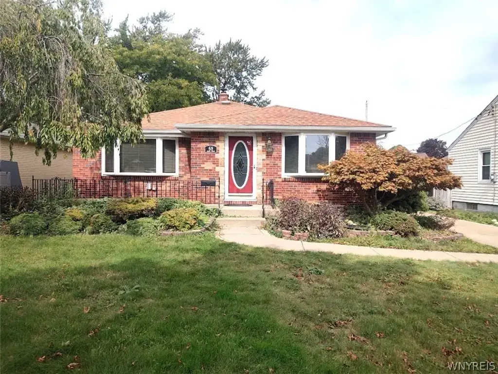 68 Lennox Avenue, Amherst