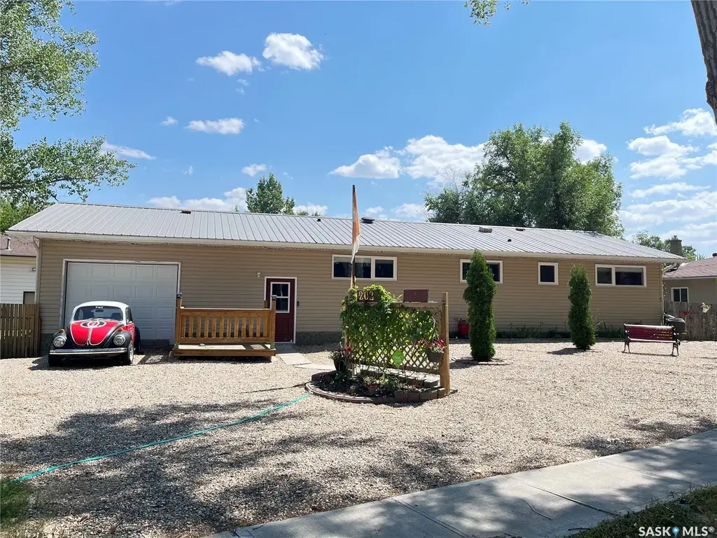 202 Hood Street, Maple Creek