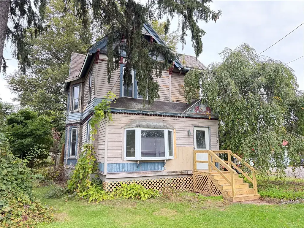 104 N Main Street, Bainbridge