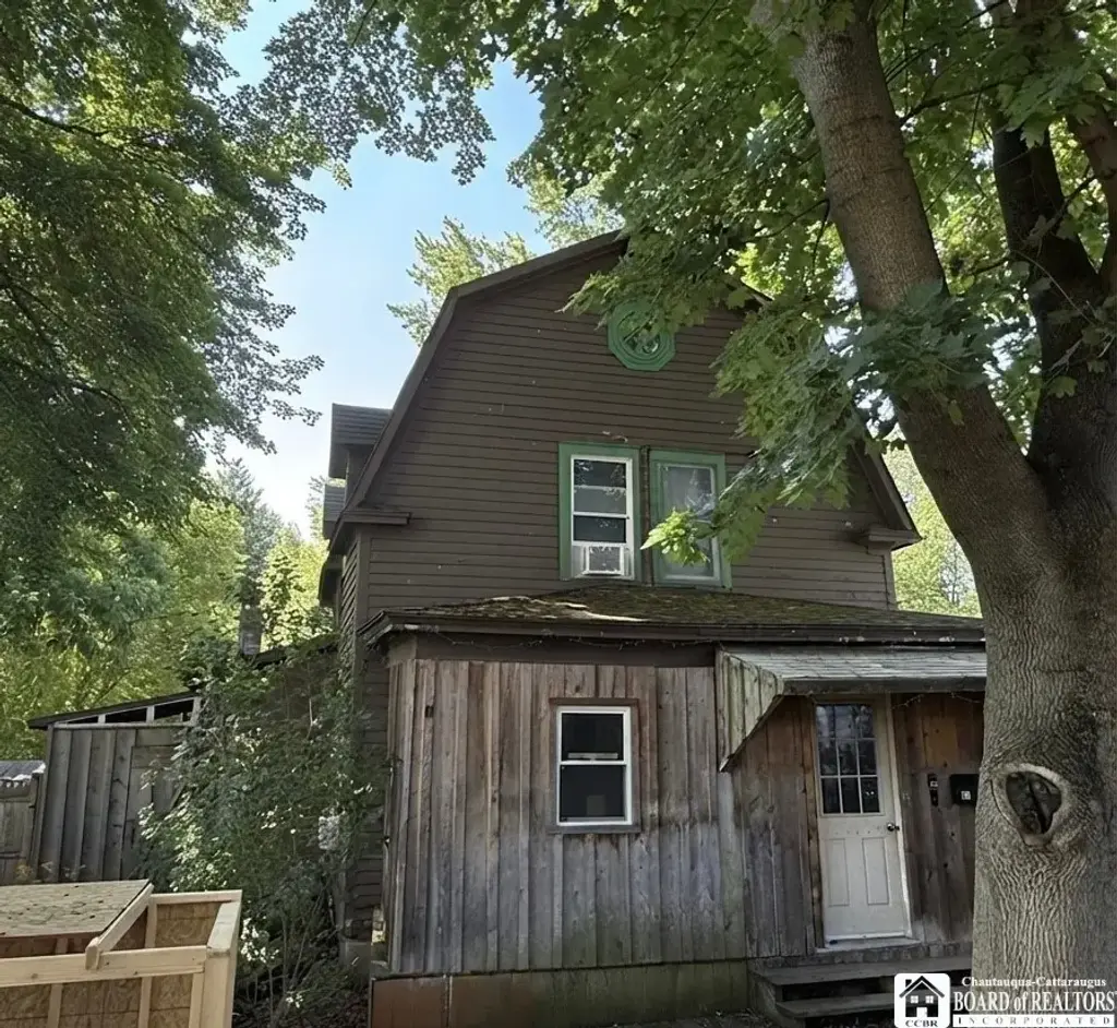 86 #hf E Hanover Street, Wellsville