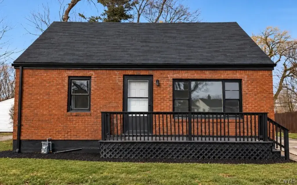 92 Sharon Parkway, Lackawanna