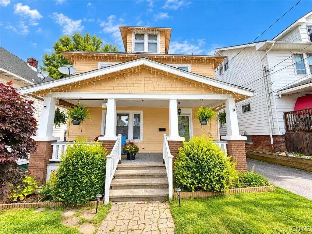810 Sherman Place, Utica