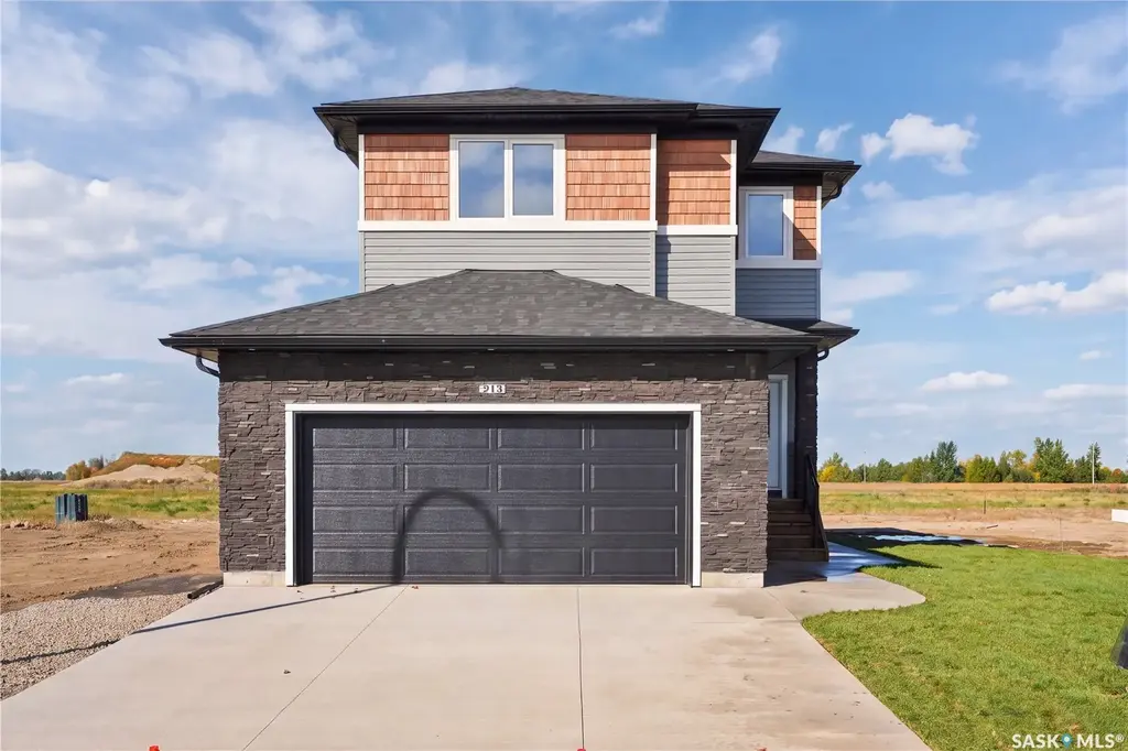 213 Veterans Drive, Warman