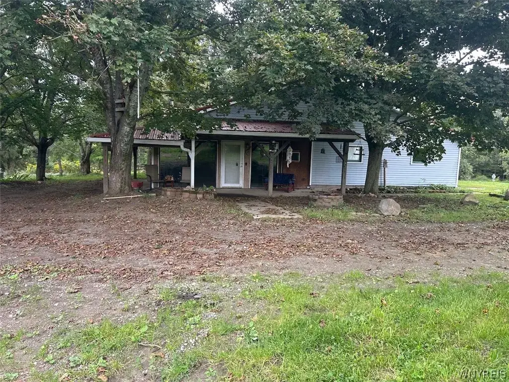 8352 Broadway Road, Persia