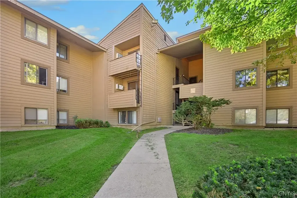 187 Watertree Drive, DeWitt