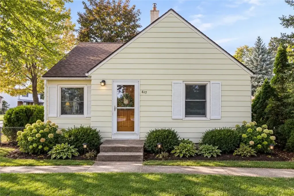 617 Howard Road, Gates