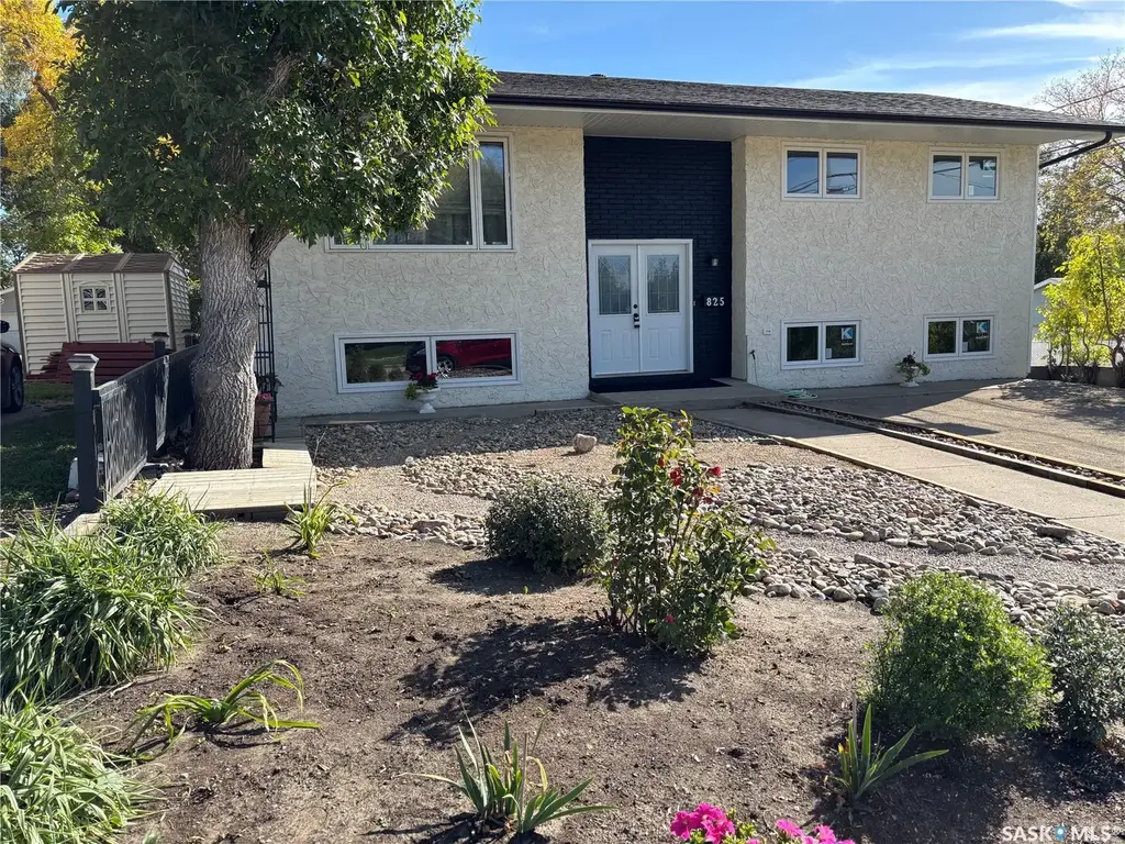 825 7th Avenue Nw, Moose Jaw