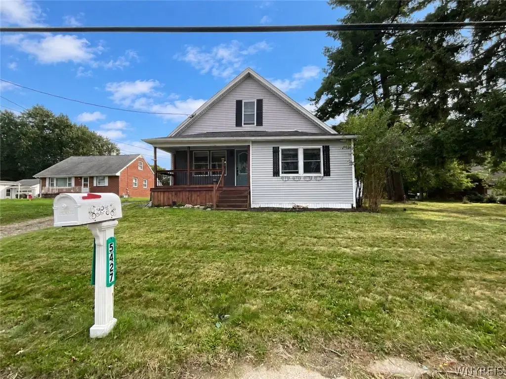 5427 Berg Road, Orchard Park