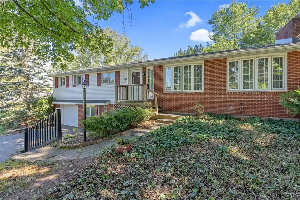 7878 Dewitt Drive, Lysander