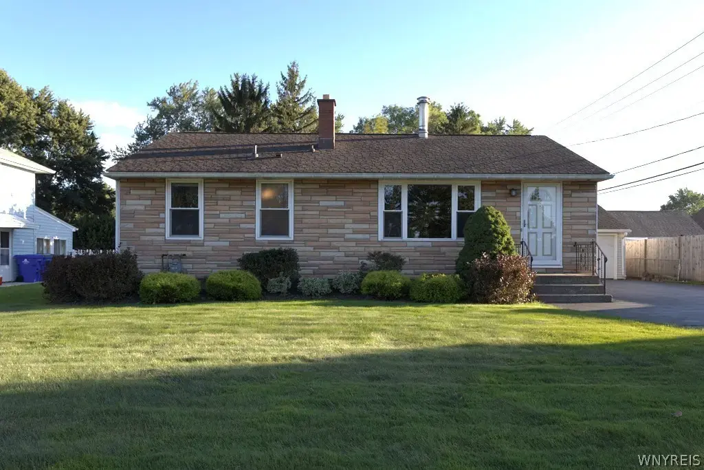 4529 Lake Avenue, Hamburg