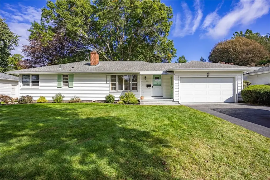 106 Pine Tree Lane, Irondequoit