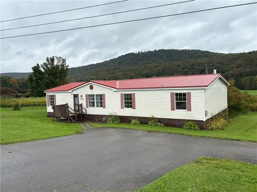1502 State Route 221, Marathon