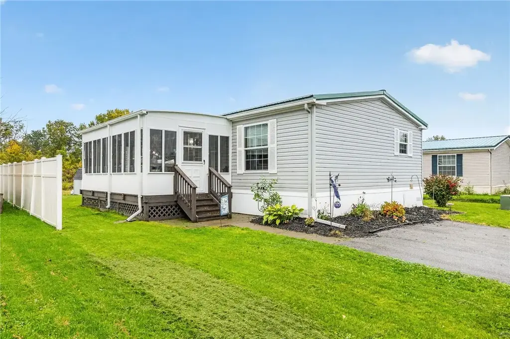 951 Cobblestone Court, Clarendon