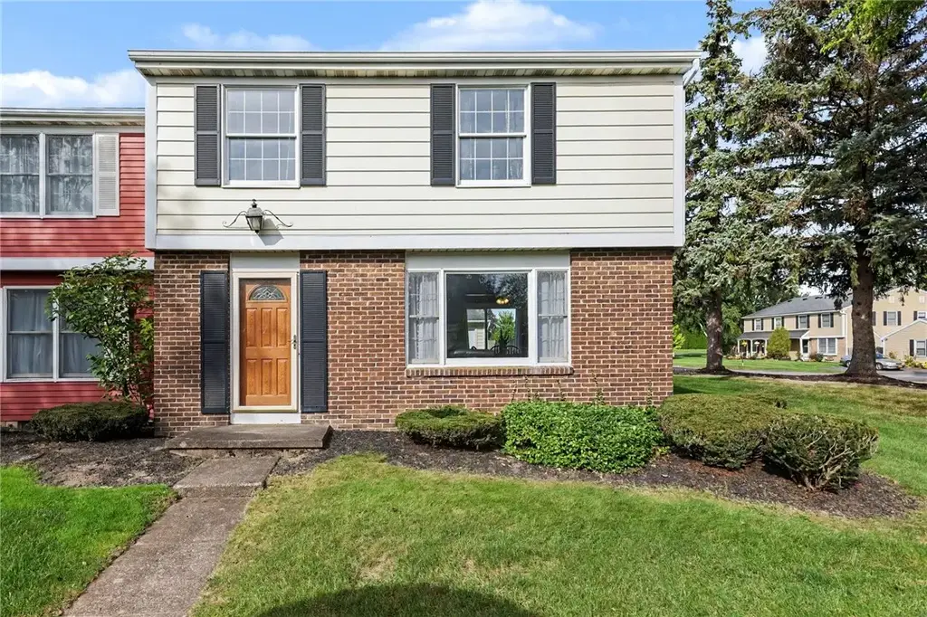 37 Summit Knolls Drive, Webster